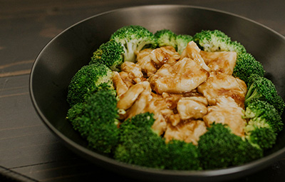 GINGER CHICKEN WITH BROCCOLI